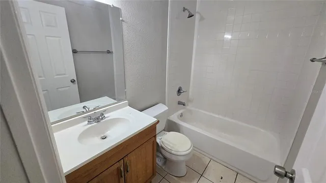 $1,000 | 11727 North 12th Street, Unit 5, Tampa, FL 33612