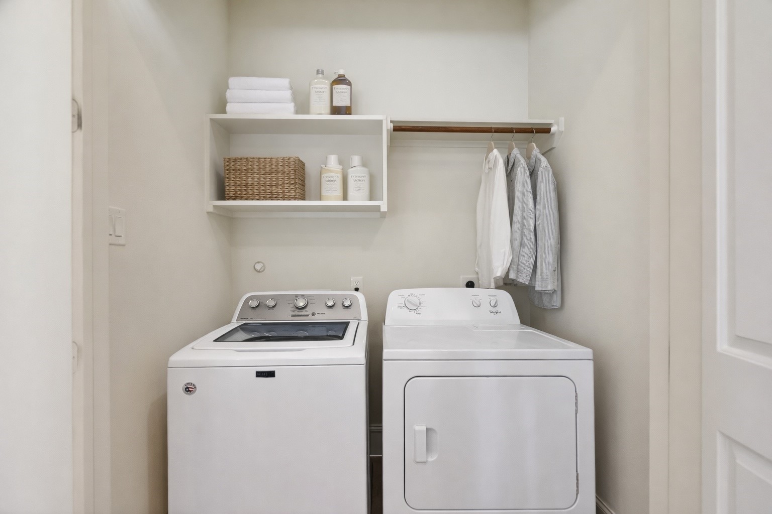 705 Delano Street Houston, TX 77003 - Photo 38 of 47 a utility room with dryer and washer