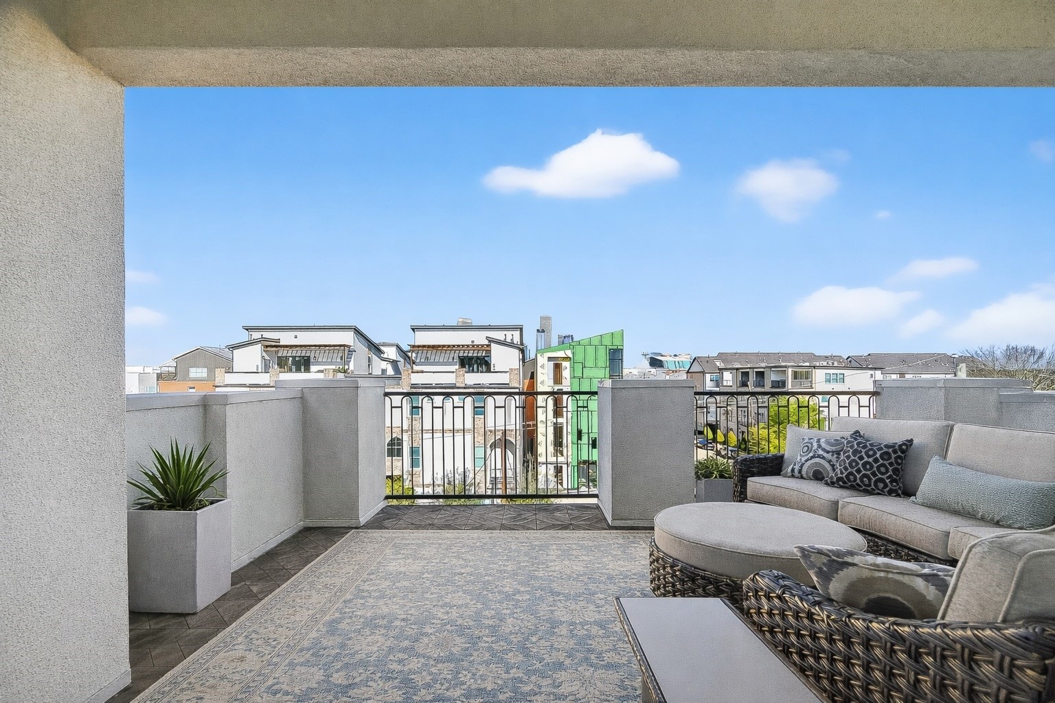 705 Delano Street Houston, TX 77003 - Photo 40 of 47 a living room with furniture