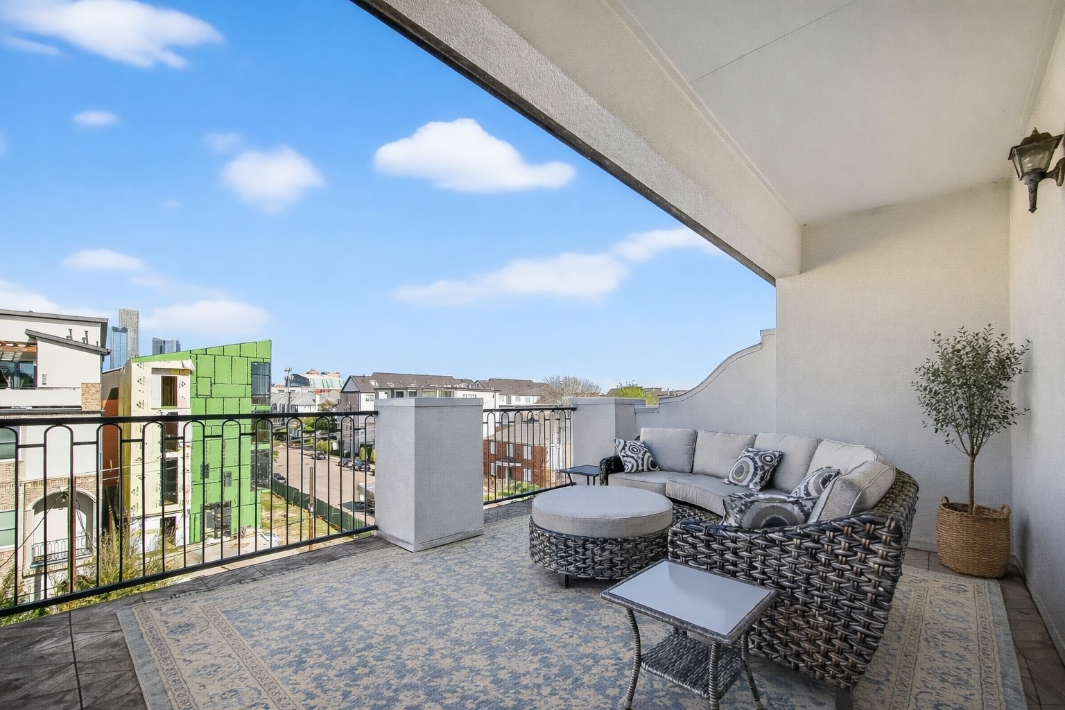 705 Delano Street Houston, TX 77003 - Photo 41 of 47 a living room with furniture