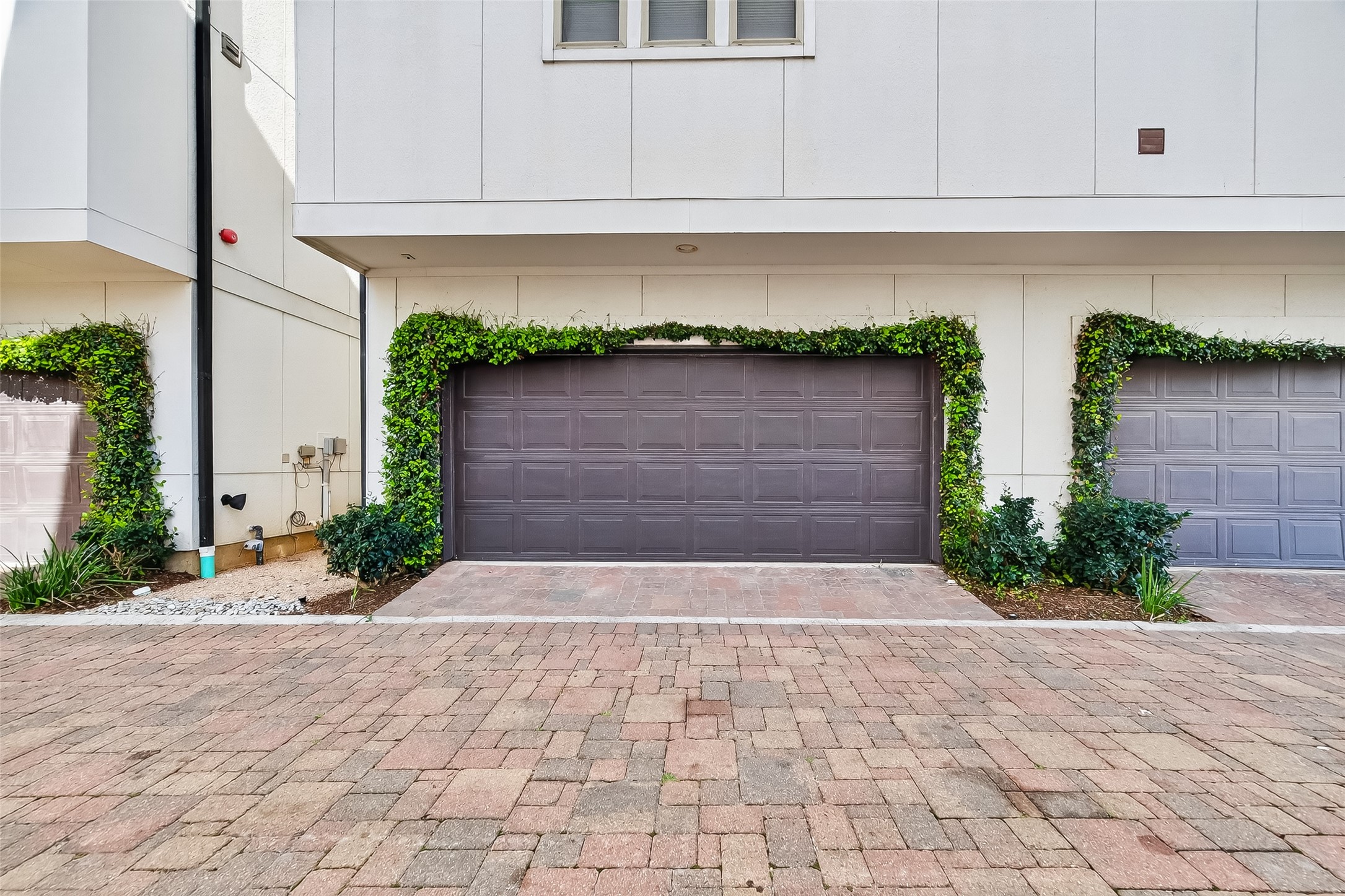 705 Delano Street Houston, TX 77003 - Photo 6 of 47 a front view of white house with white walls