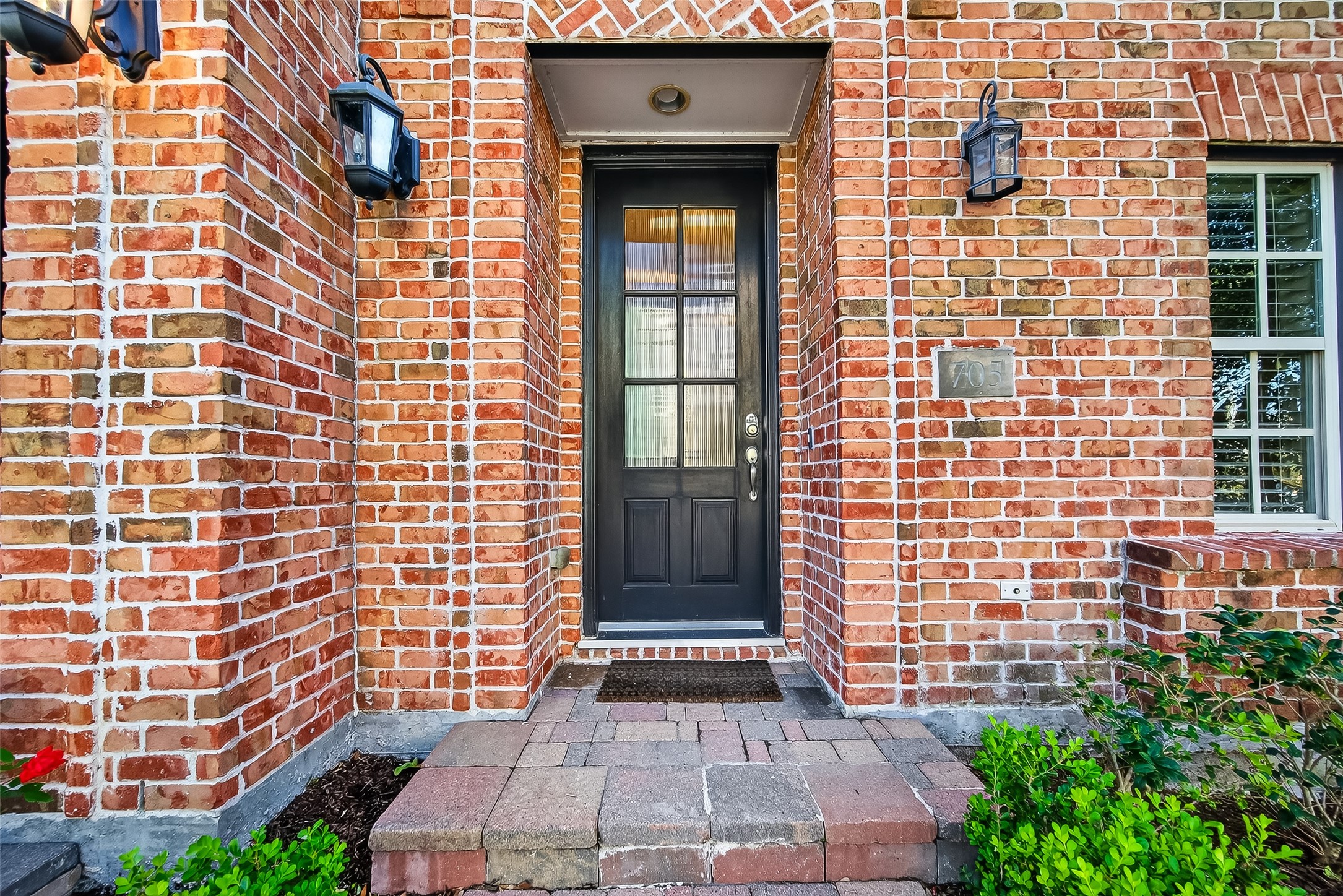 705 Delano Street Houston, TX 77003 - Photo 9 of 47 a front view of a brick building