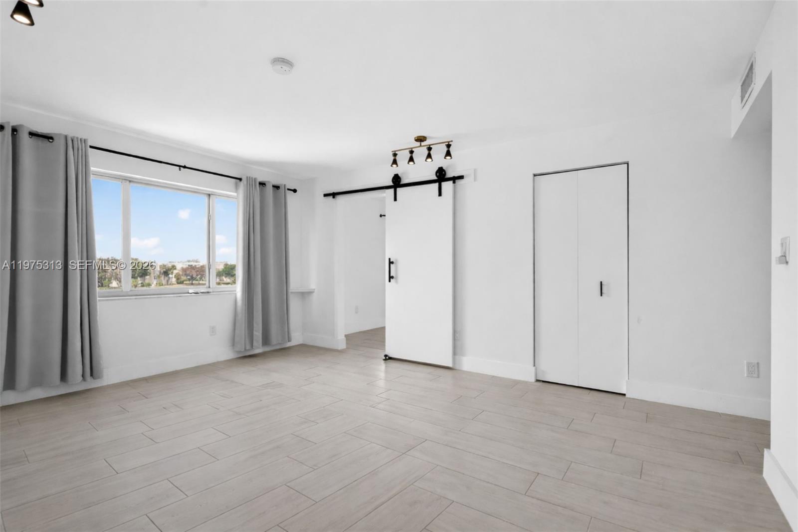 877 Northeast 195th Street, Unit 422 Miami, FL 33179 - Photo 16 of 24