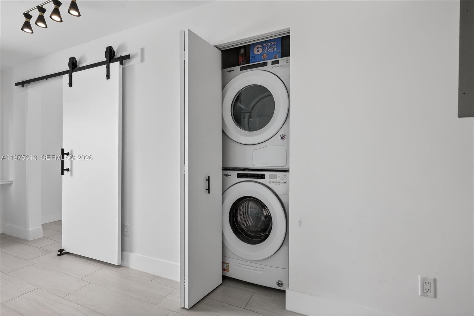 877 Northeast 195th Street, Unit 422 Miami, FL 33179 - Photo 17 of 24