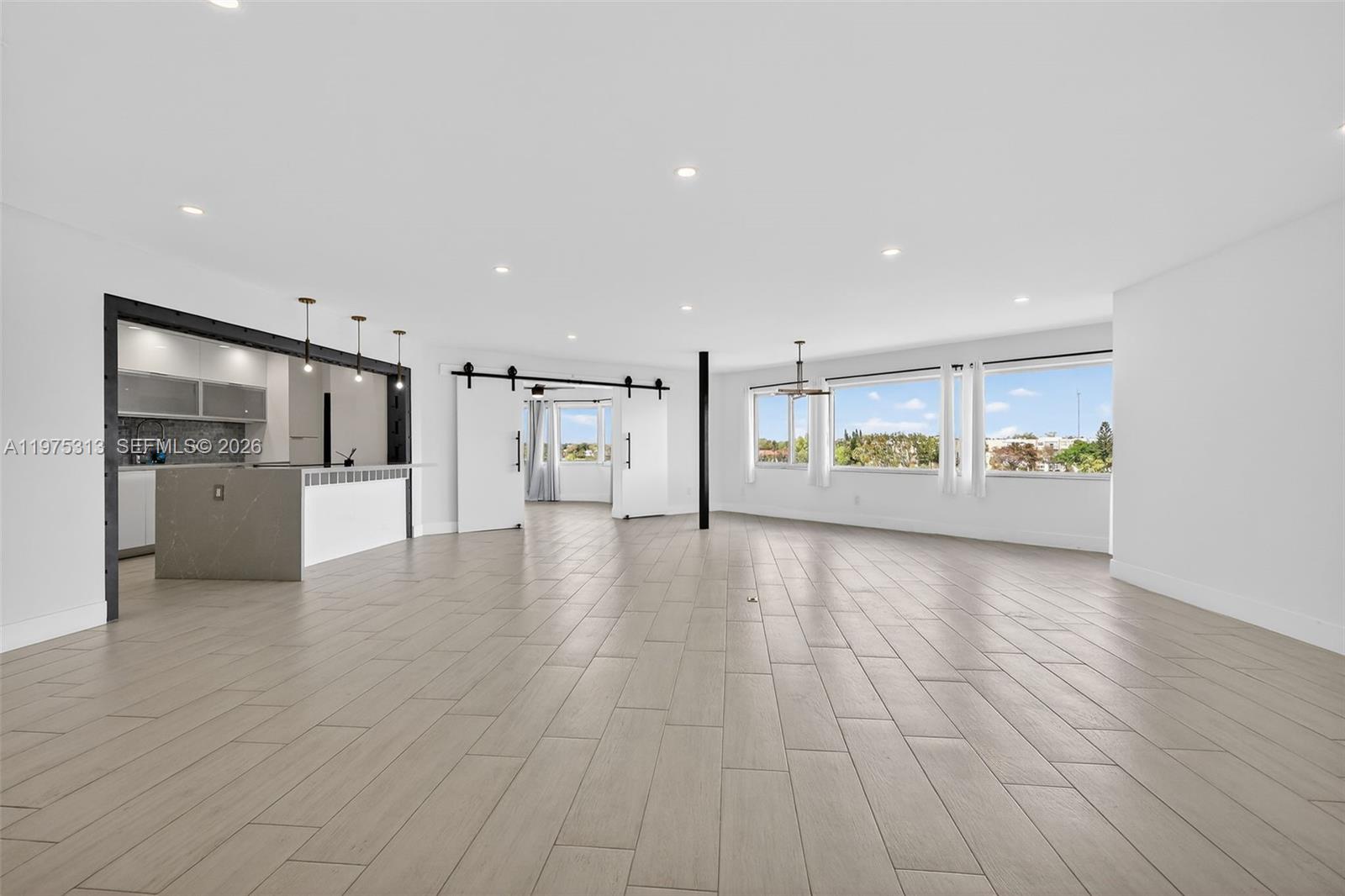 877 Northeast 195th Street, Unit 422 Miami, FL 33179 - Photo 4 of 30 Living/dining