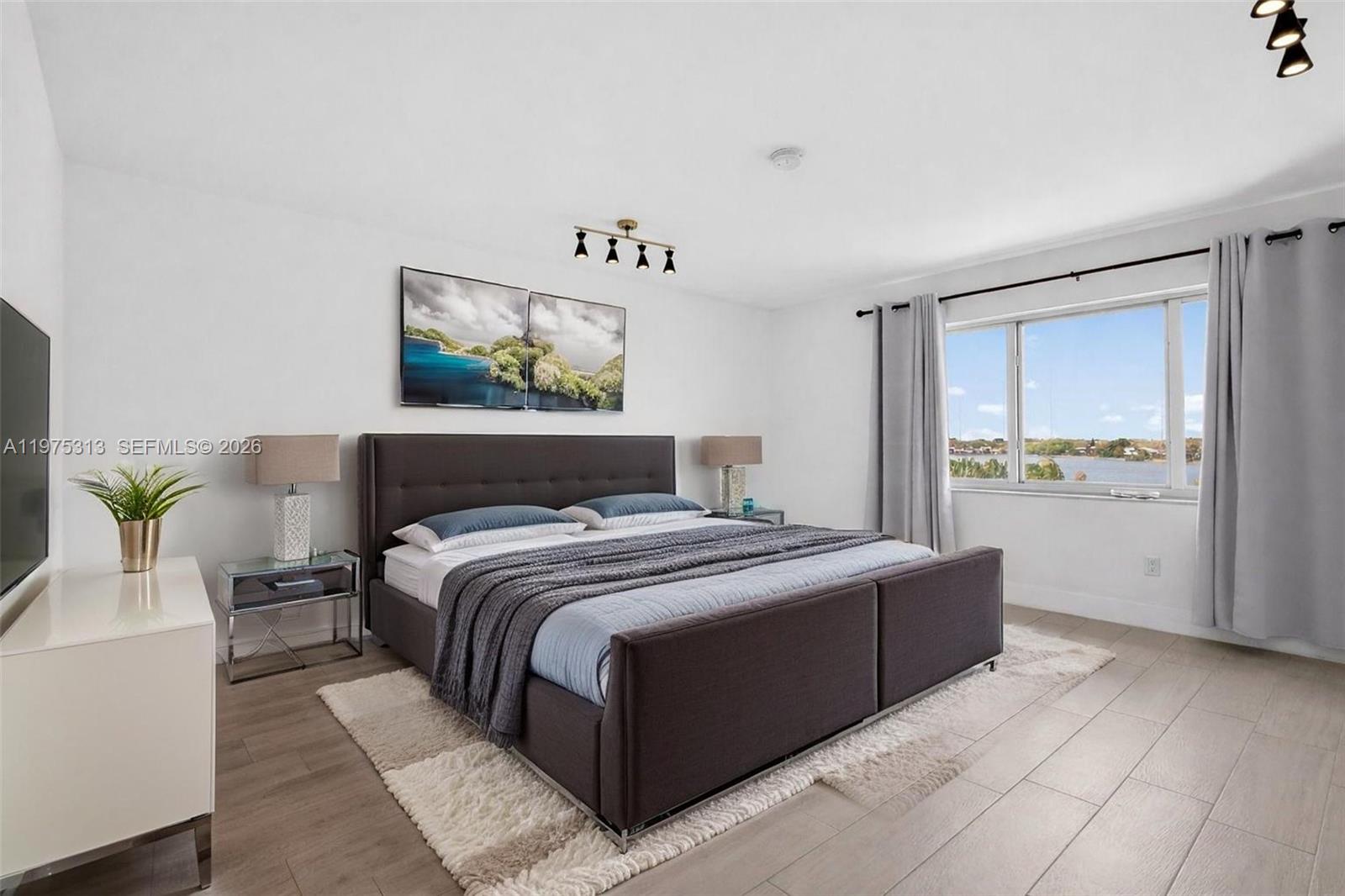 877 Northeast 195th Street, Unit 422 Miami, FL 33179 - Photo 8 of 24