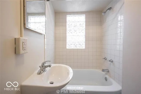 $1,200 | 264 North Holmes Avenue, Indianapolis, IN 46222