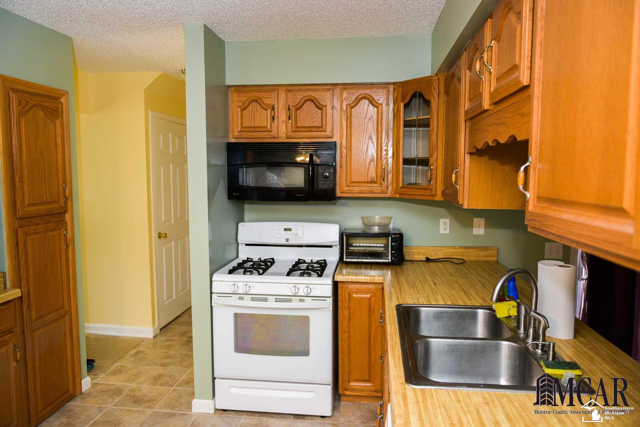 22114 Derby Road Woodhaven, MI 48183 - Photo 14 of 27
