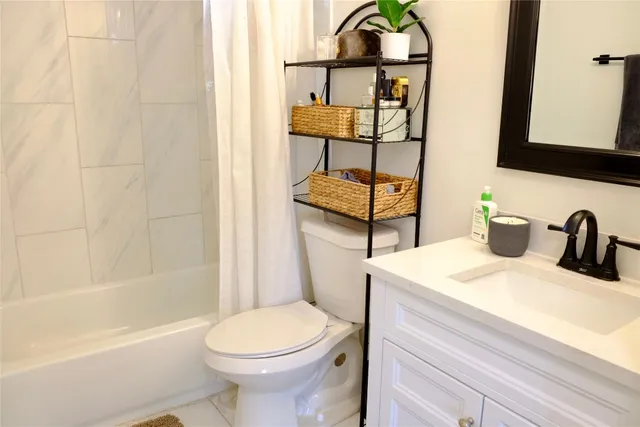 $2,000 | 1401 Marcus Place, Unit B, Austin, TX 78721