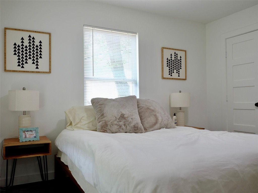 1401 Marcus Place, Unit B Austin, TX 78721 - Photo 23 of 38 a bedroom with a bed and a desk