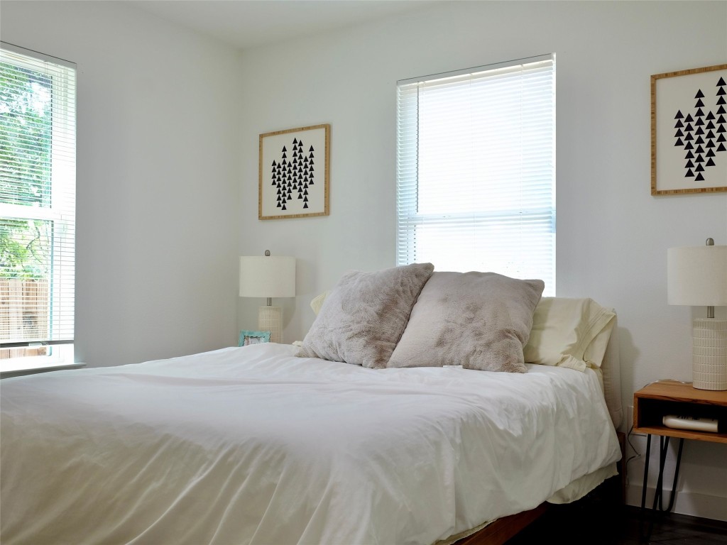 1401 Marcus Place, Unit B Austin, TX 78721 - Photo 25 of 38 a bedroom with a bed and a window