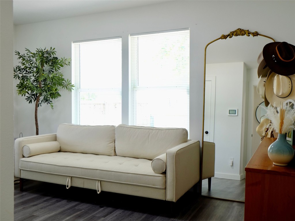 1401 Marcus Place, Unit B Austin, TX 78721 - Photo 27 of 38 a living room with furniture and a potted plant