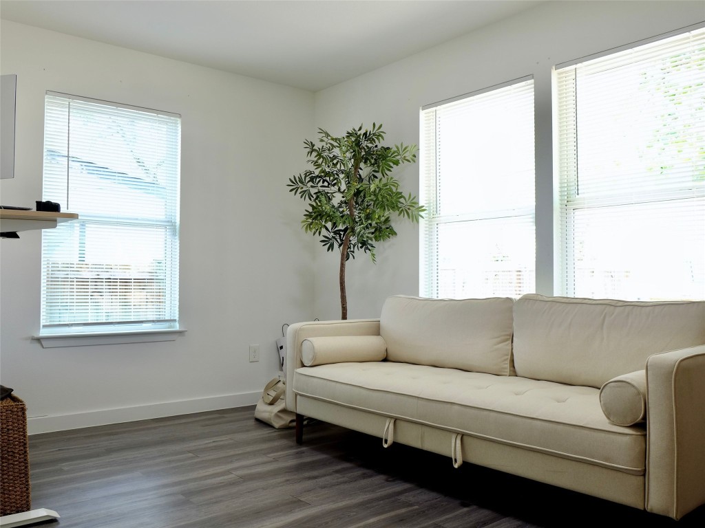 1401 Marcus Place, Unit B Austin, TX 78721 - Photo 28 of 38 a living room with furniture and a window