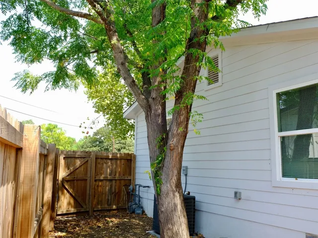 $2,000 | 1401 Marcus Place, Unit B, Austin, TX 78721