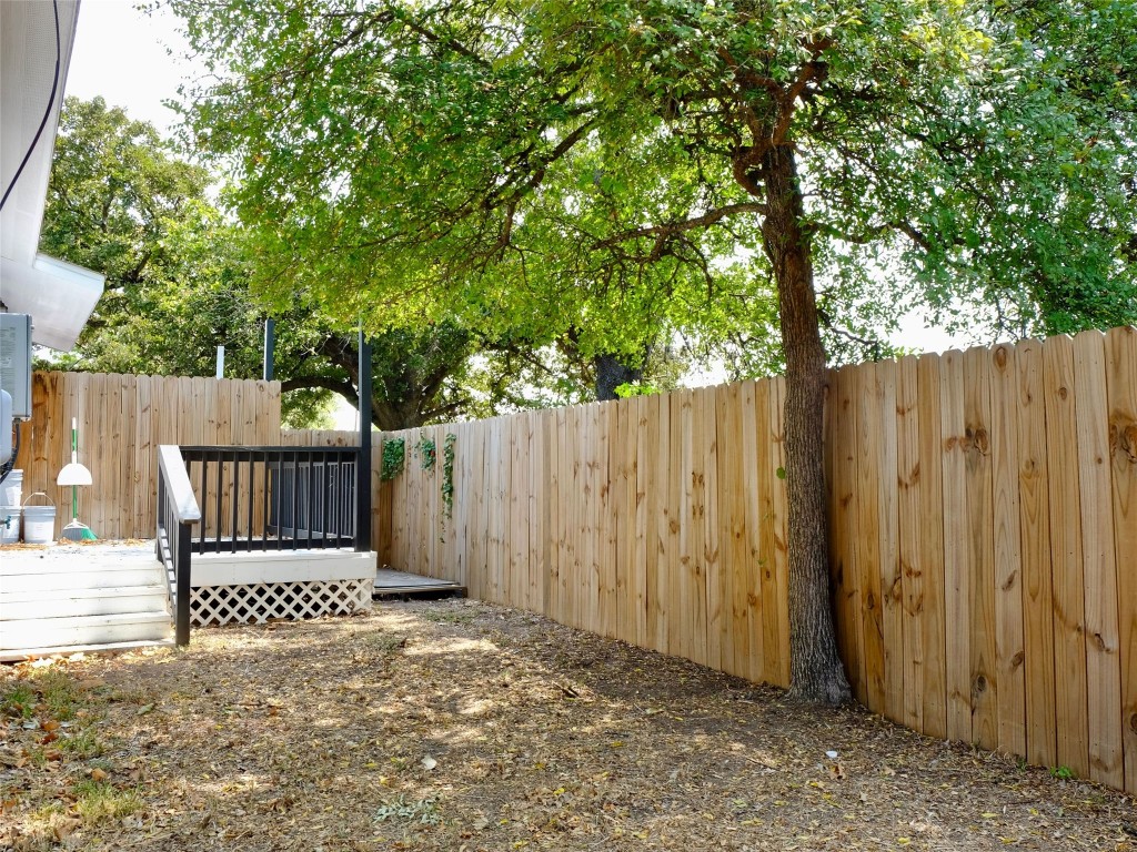 1401 Marcus Place, Unit B Austin, TX 78721 - Photo 37 of 38 a view of a wooden fence