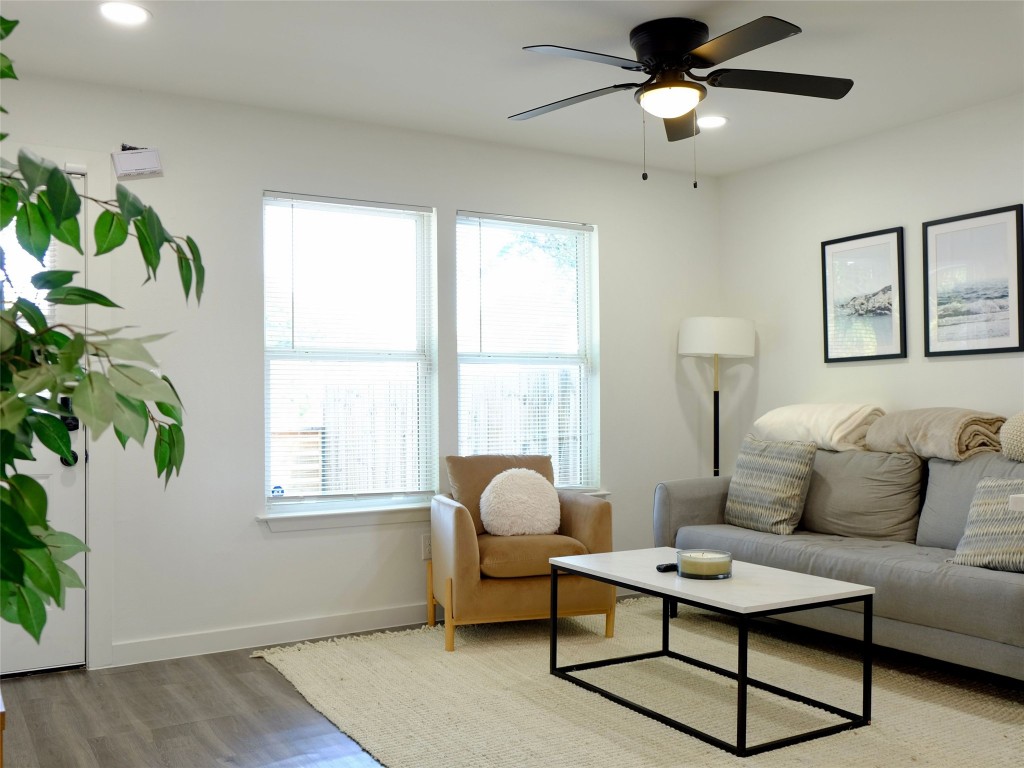 1401 Marcus Place, Unit B Austin, TX 78721 - Photo 8 of 38 a living room with furniture and a window