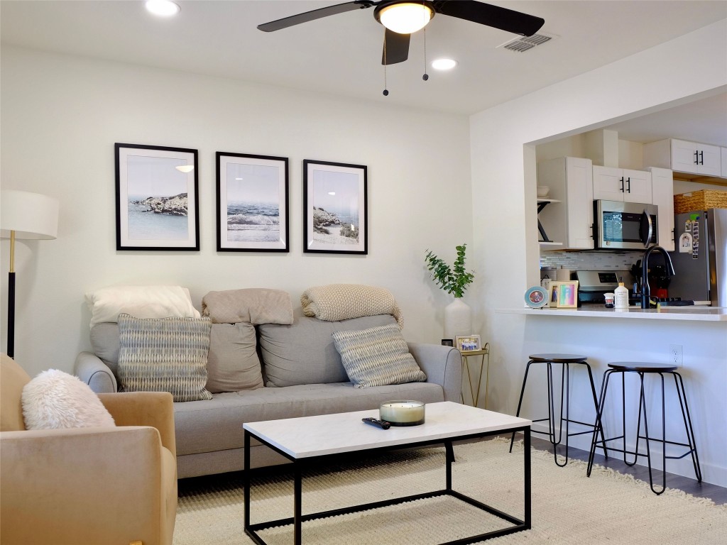 1401 Marcus Place, Unit B Austin, TX 78721 - Photo 10 of 38 a living room with furniture and flat screen tv