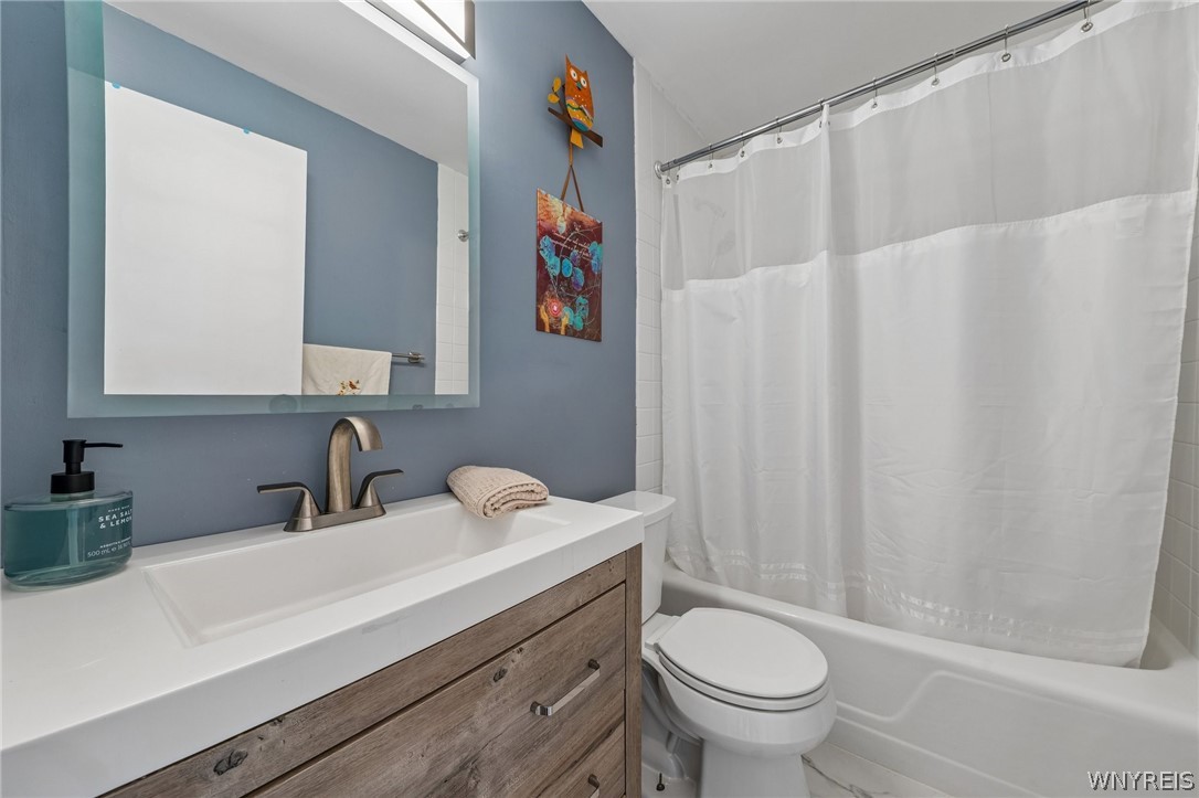 1439 North Forest Road, Unit 5 Amherst, NY 14221 - Photo 21 of 30 Second full bathroom