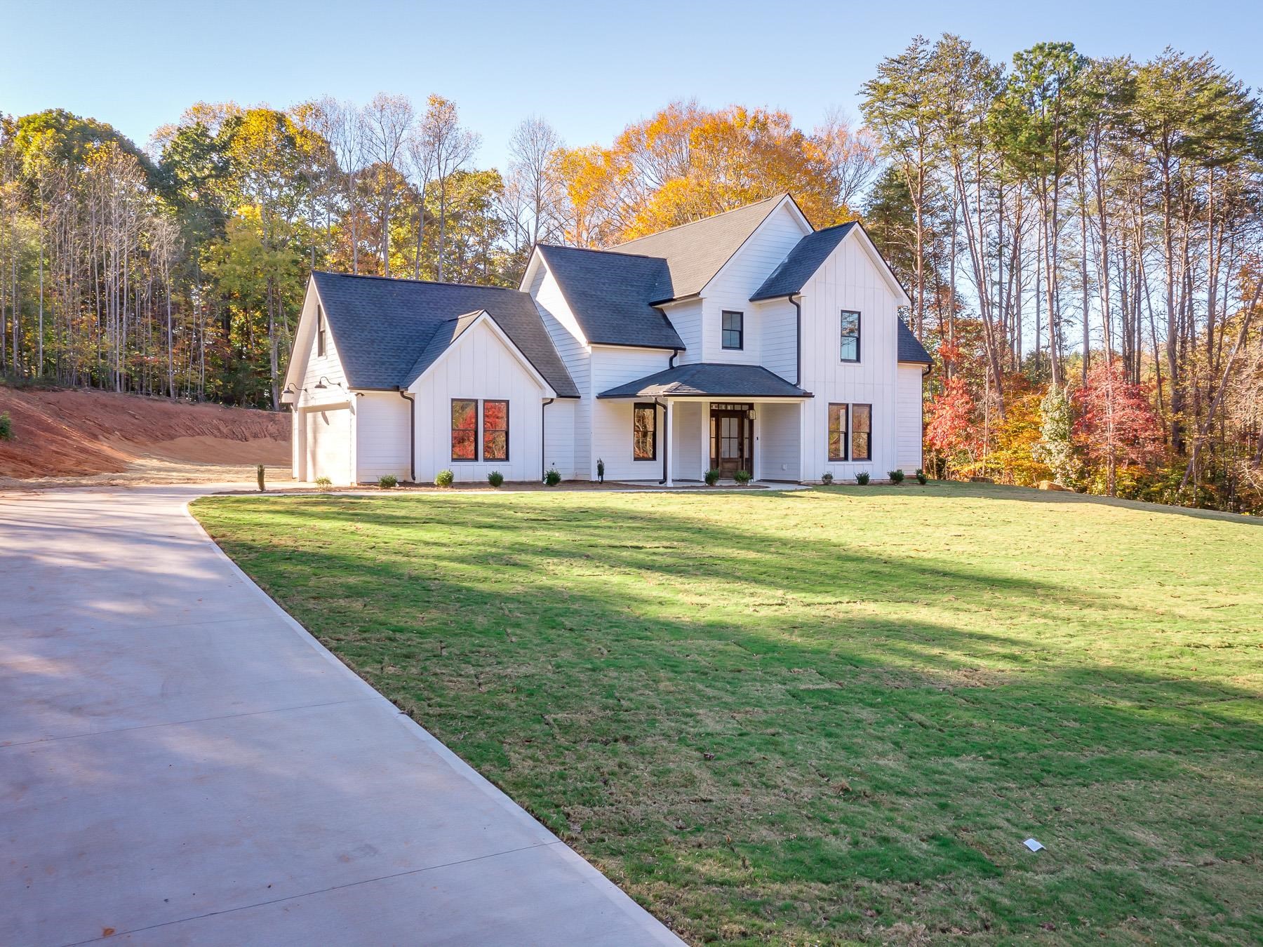 325 Thurston Road Taylors, SC 29687 - Photo 3 of 36 Gallery Image 3