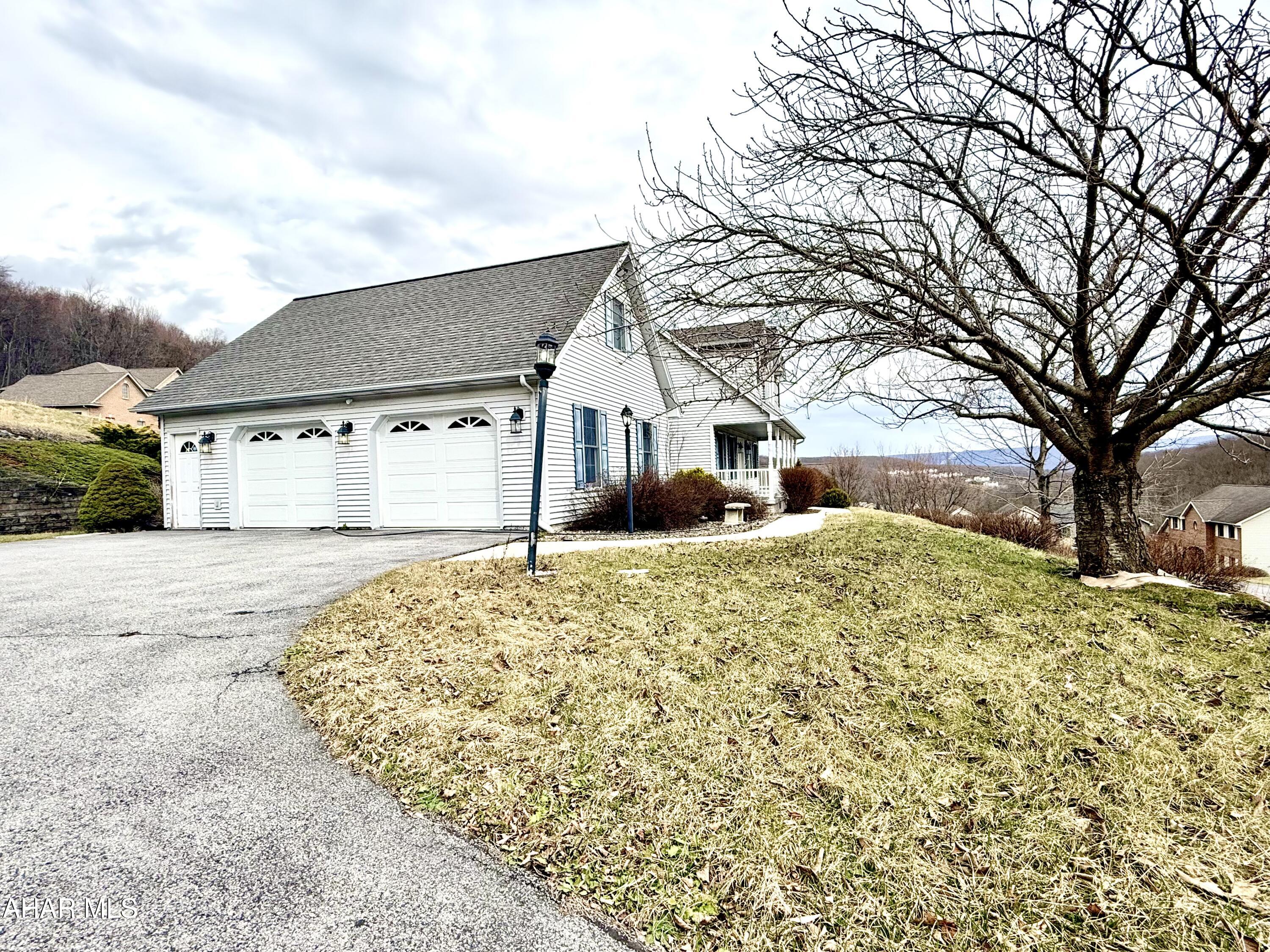 246 Castle Farms Road Altoona, PA 16601 - Photo 2 of 33