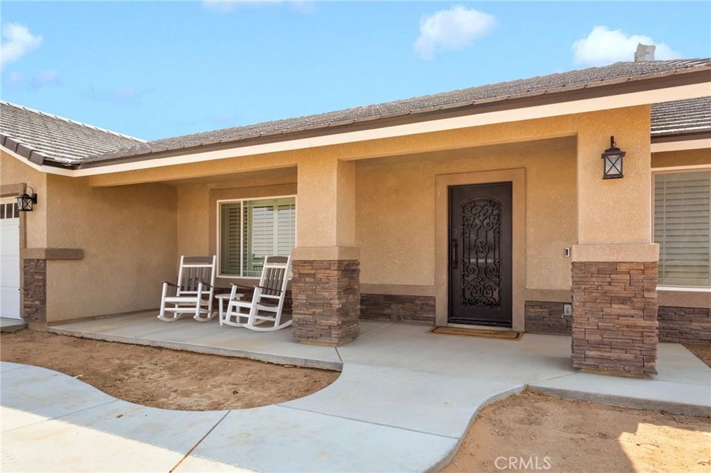14825 Pela Road Apple Valley, CA 92307 - Photo 4 of 44