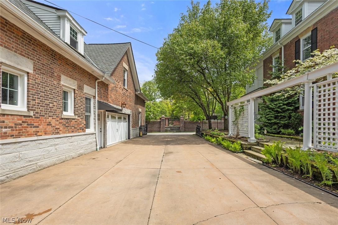 2733 East Overlook Road Cleveland Heights, OH 44106 - Photo 46 of 50