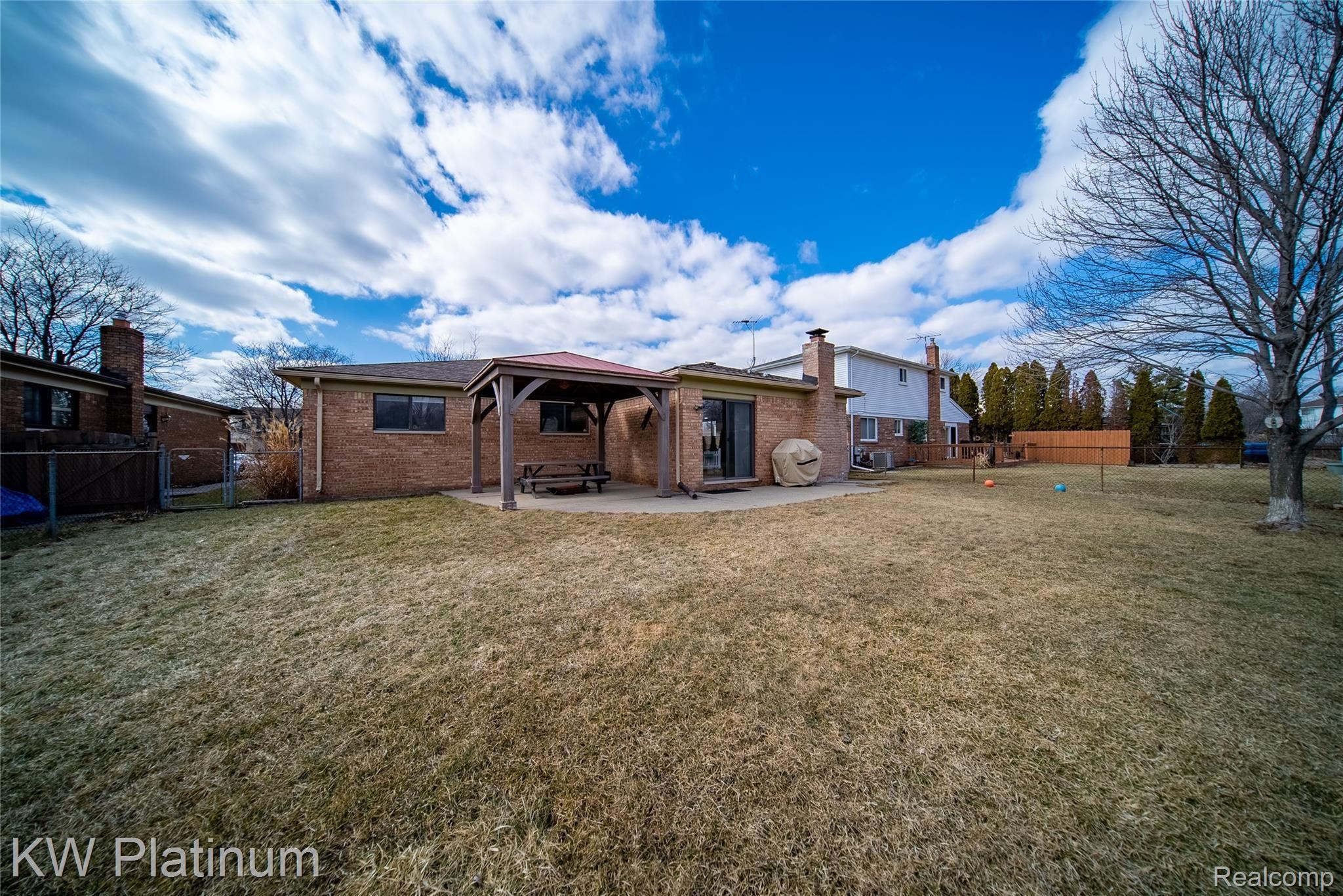 47392 Kathleen Road Macomb, MI 48044 - Photo 7 of 42 47392 Kathleen Rd-7.jpg