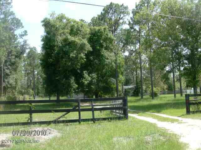 4129 Pinto Road Middleburg, FL 32068 - Photo 1 of 10 a view of park with bench