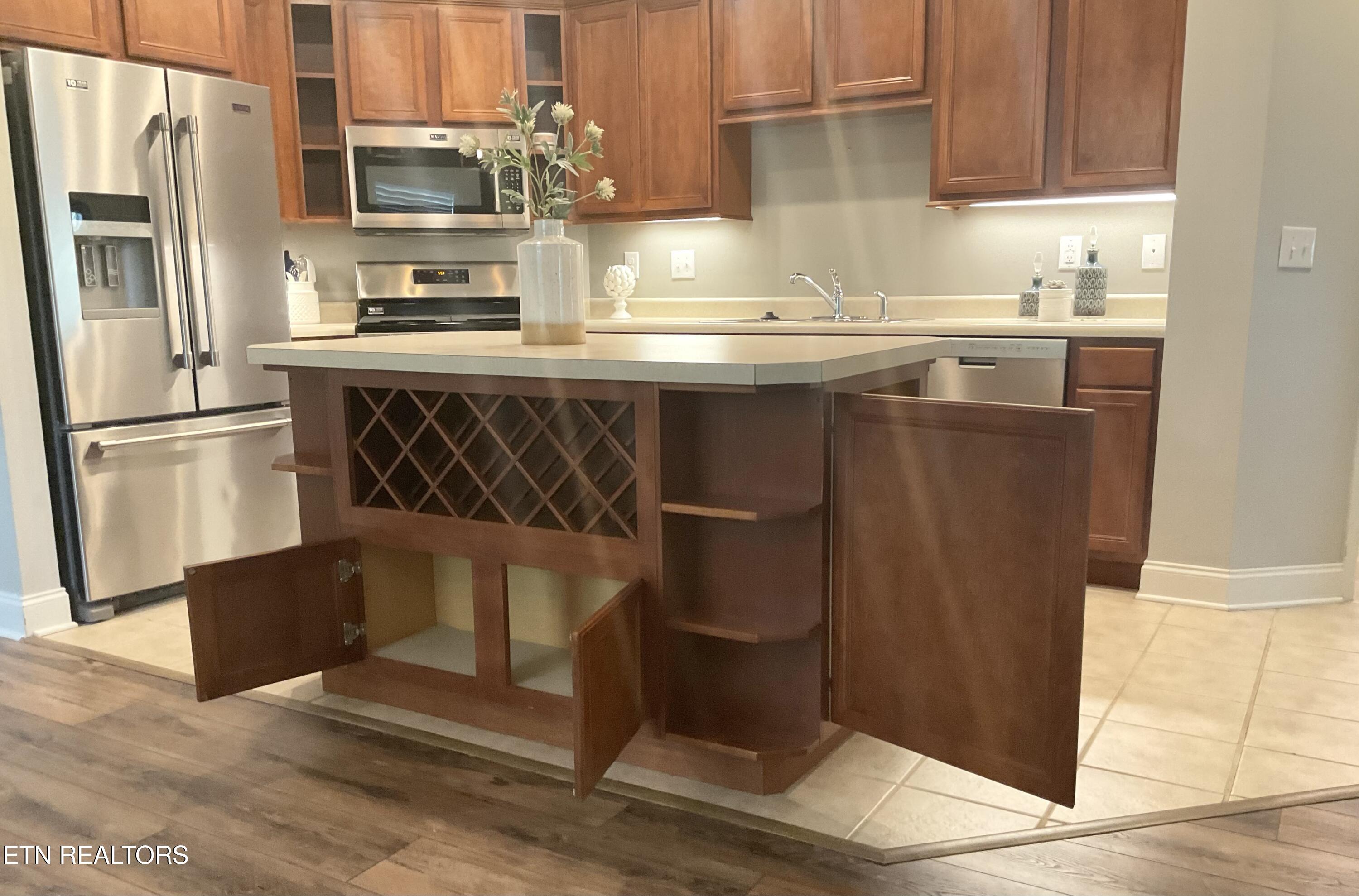 120 Forestberry Street Oak Ridge, TN 37830 - Photo 10 of 35 Island storage