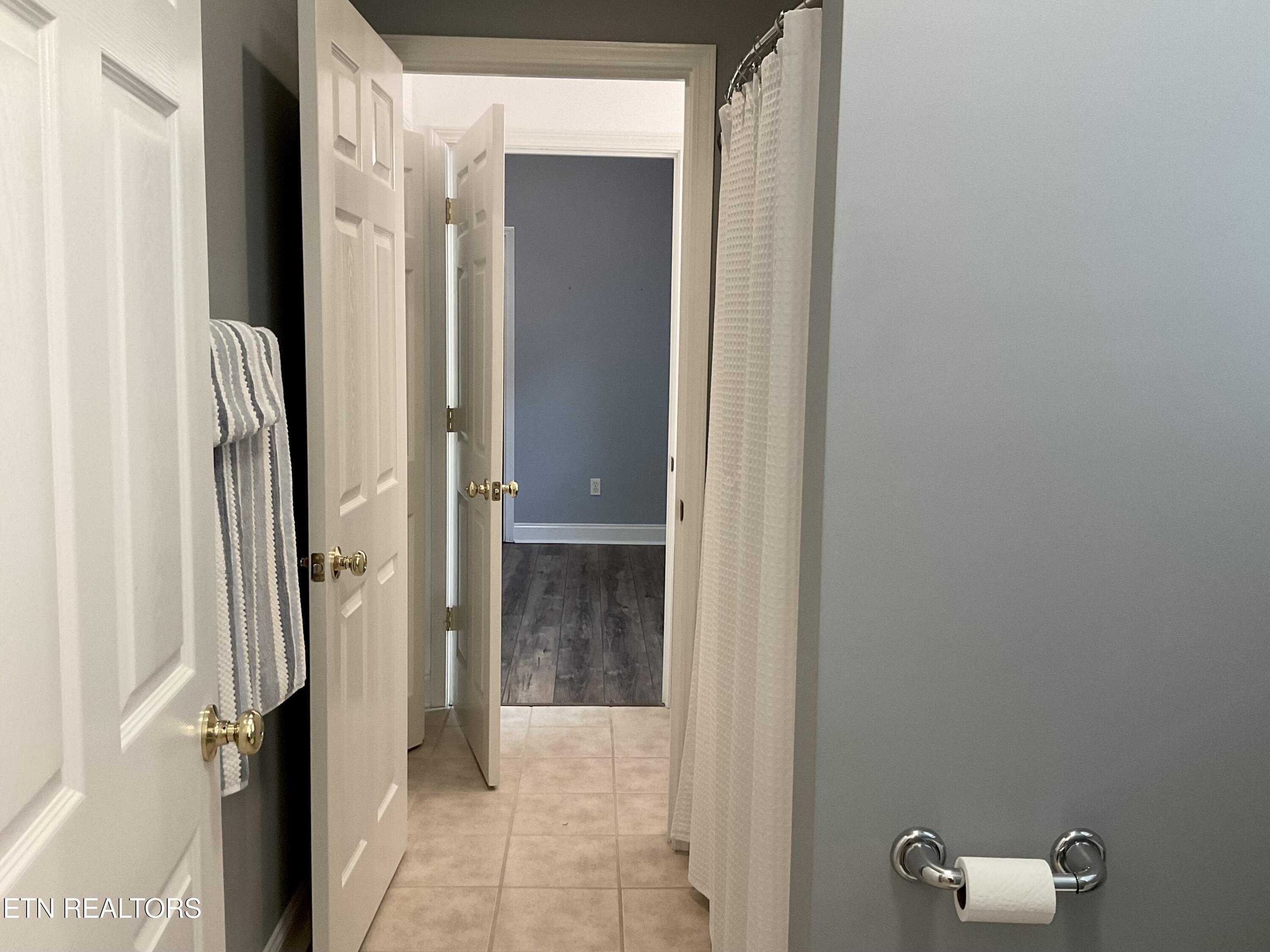 120 Forestberry Street Oak Ridge, TN 37830 - Photo 13 of 35 Shared Tub/Shower