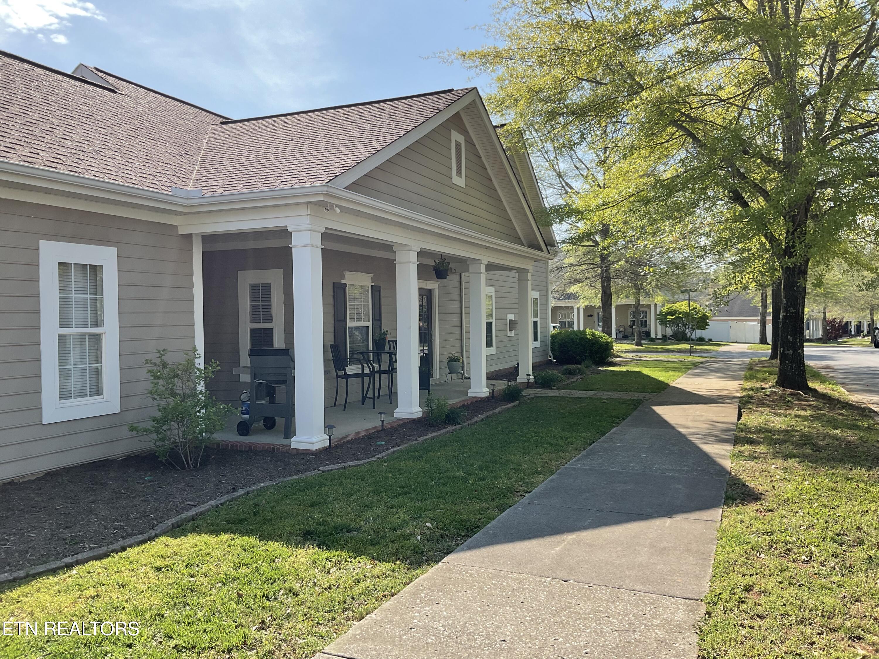 120 Forestberry Street Oak Ridge, TN 37830 - Photo 27 of 35 Sidewalks