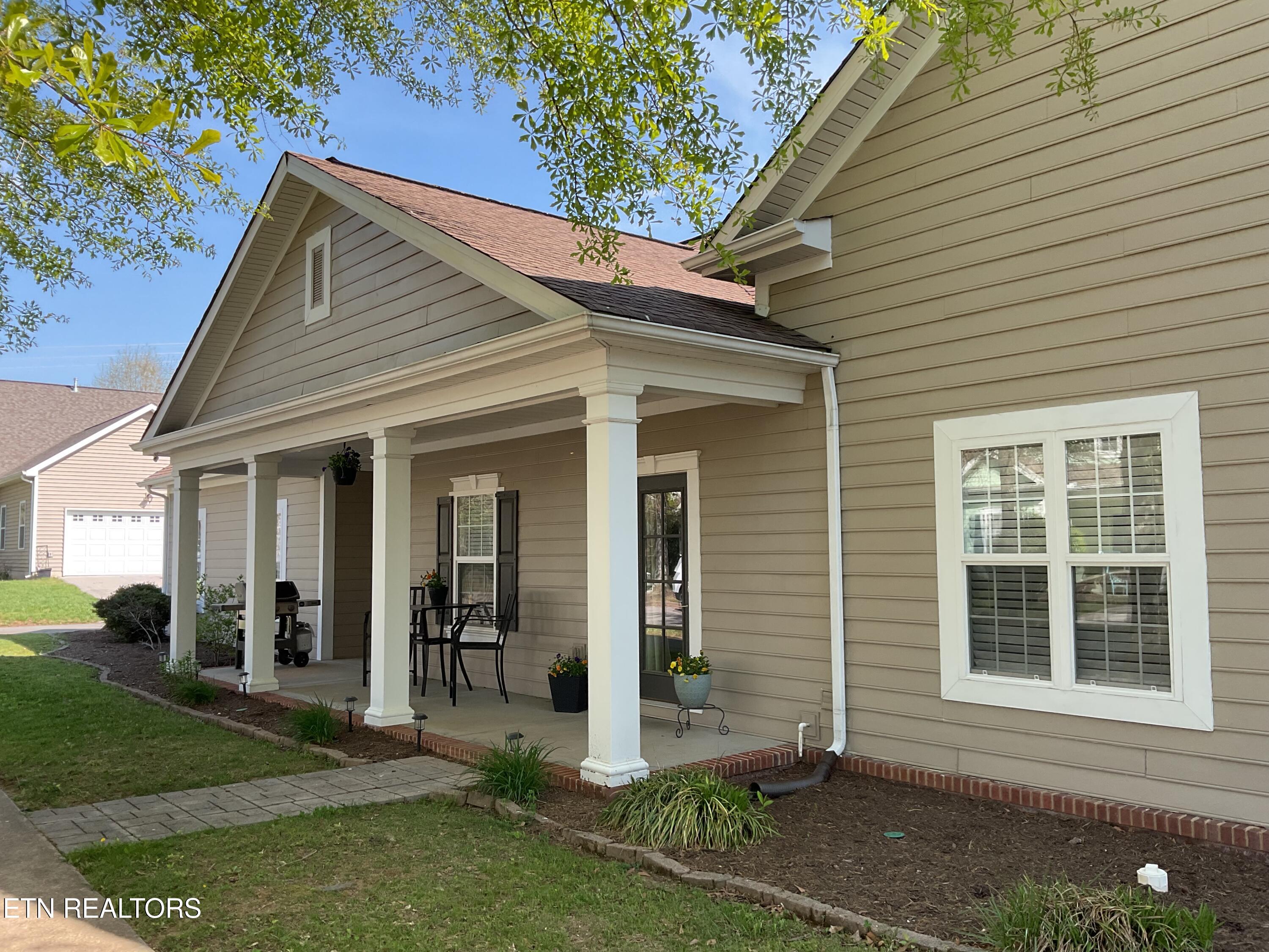 120 Forestberry Street Oak Ridge, TN 37830 - Photo 4 of 35 Side porch