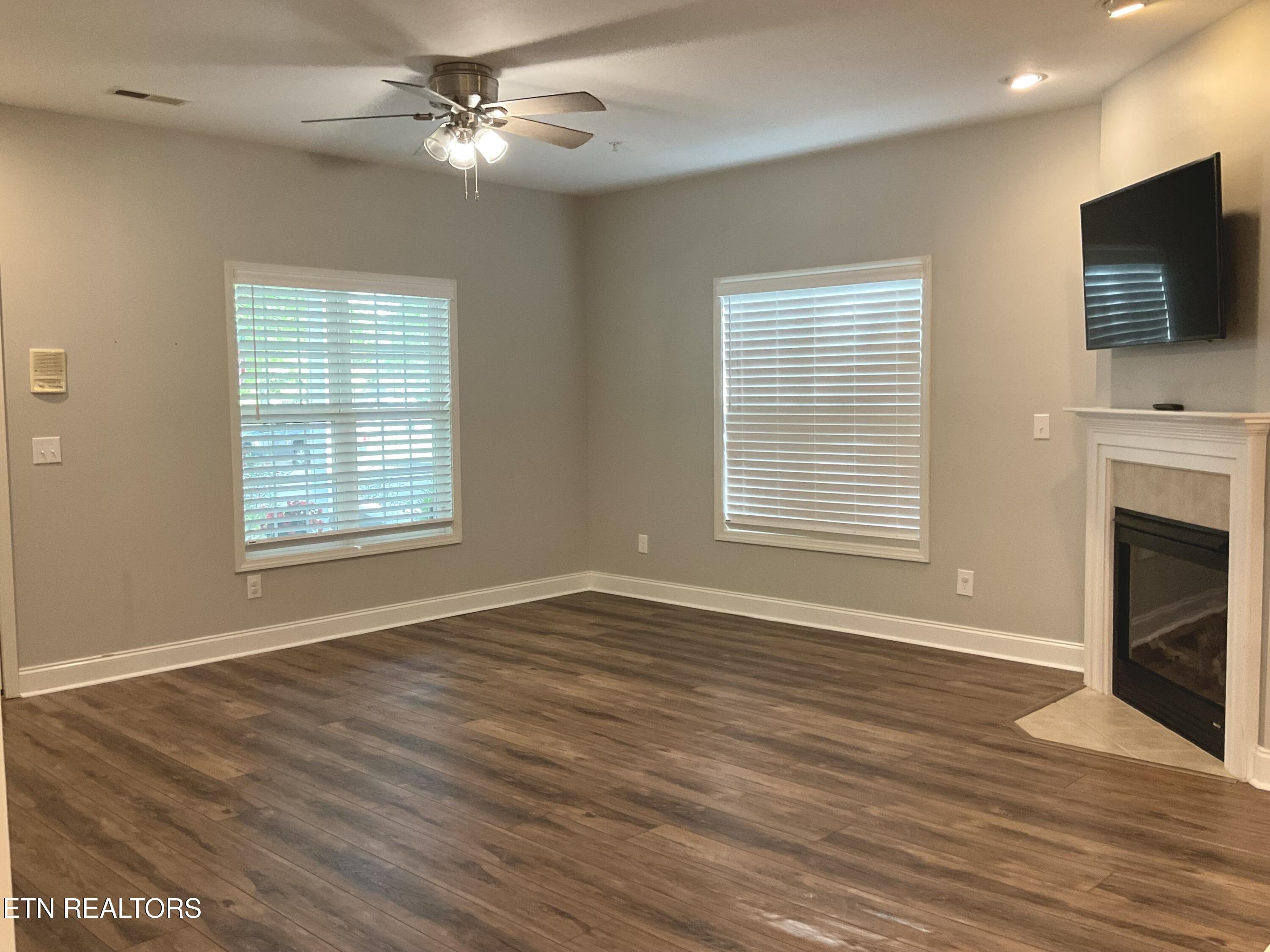 120 Forestberry Street Oak Ridge, TN 37830 - Photo 7 of 35 Living Room