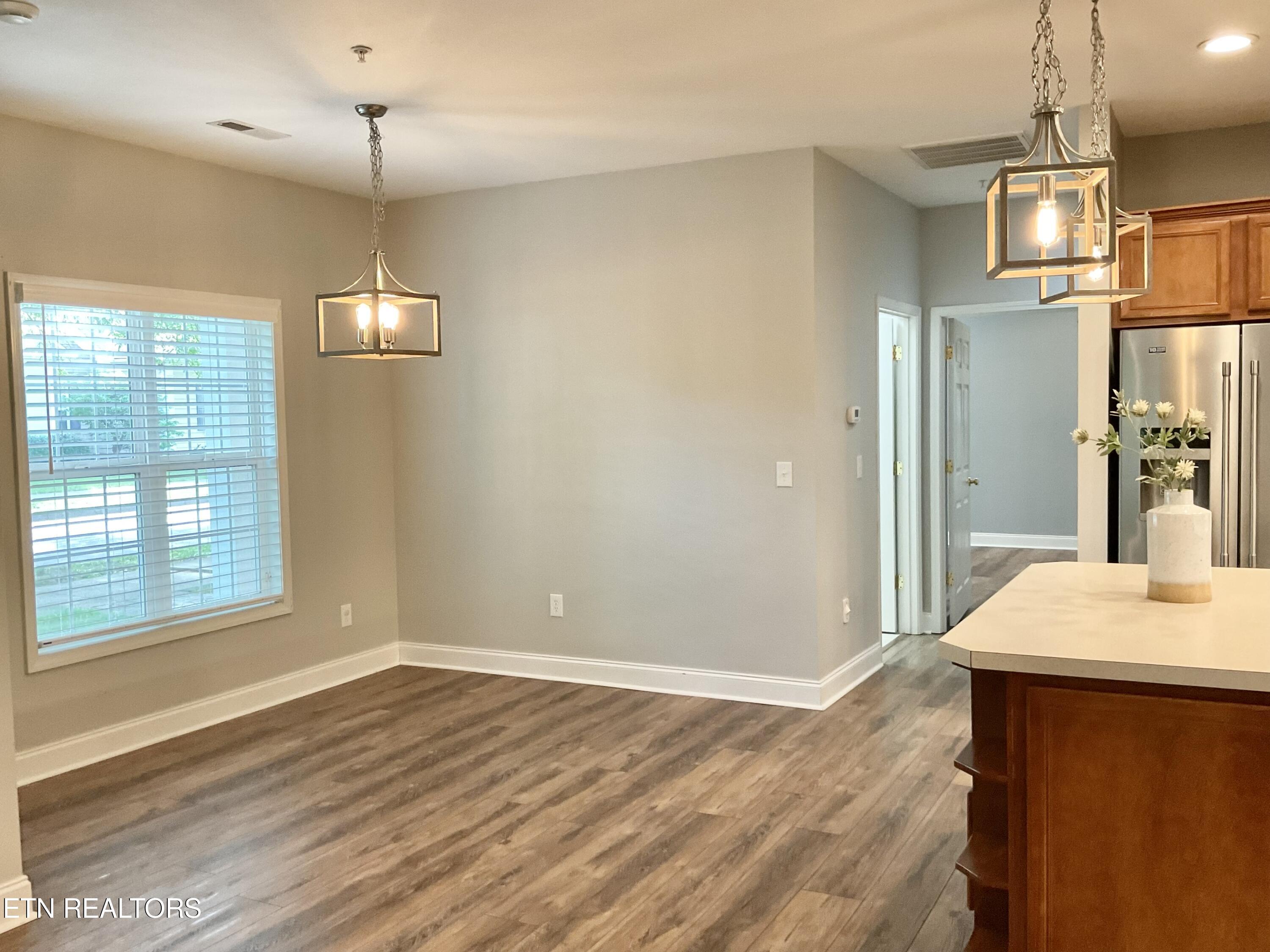 120 Forestberry Street Oak Ridge, TN 37830 - Photo 8 of 35 Dining to Kitchen
