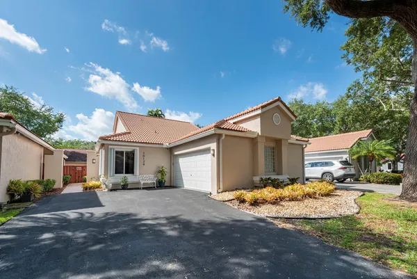 $592,000 | 10124 Northwest 3rd Court, Plantation, FL 33324