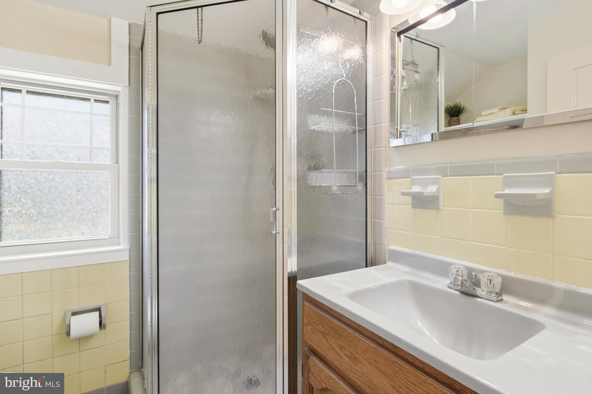 220 Hibbert Road North Wales, PA 19454 - Photo 21 of 39 Gallery Image 21