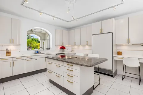 $7,995,000 | 11 Bay Colony Lane, Fort Lauderdale, FL 33308