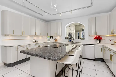 $7,995,000 | 11 Bay Colony Lane, Fort Lauderdale, FL 33308