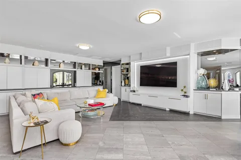 $7,995,000 | 11 Bay Colony Lane, Fort Lauderdale, FL 33308