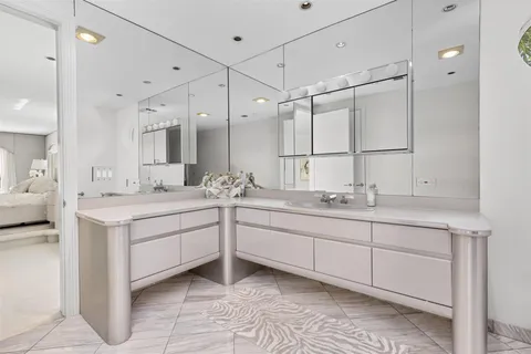 $7,995,000 | 11 Bay Colony Lane, Fort Lauderdale, FL 33308