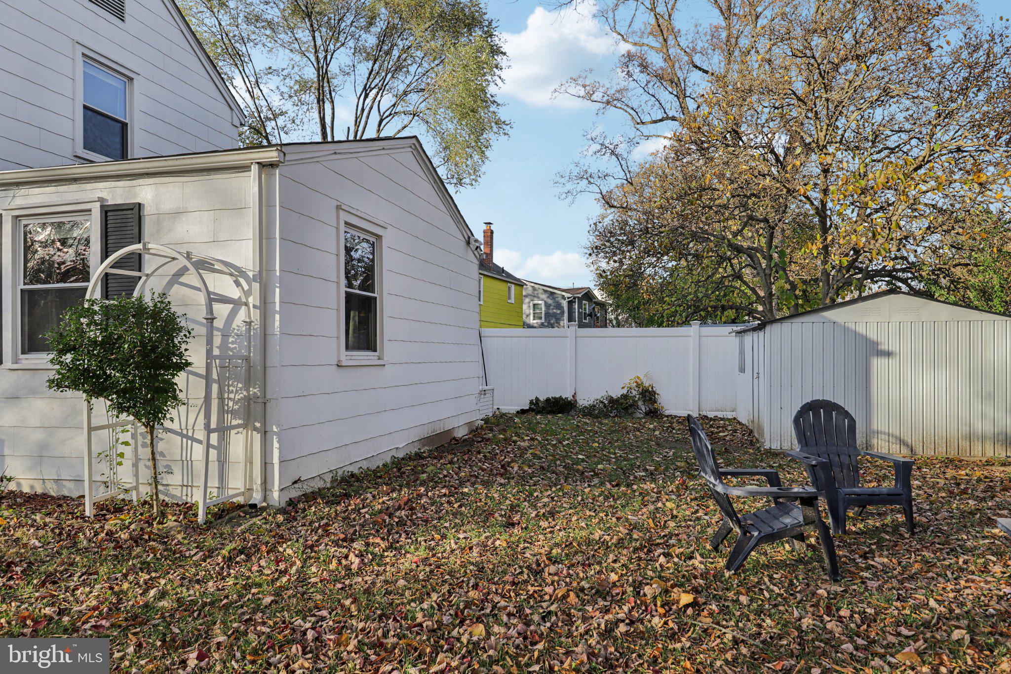 6501 Sligo Parkway Hyattsville, MD 20782 - Photo 22 of 25 a backyard of a house with table and chairs