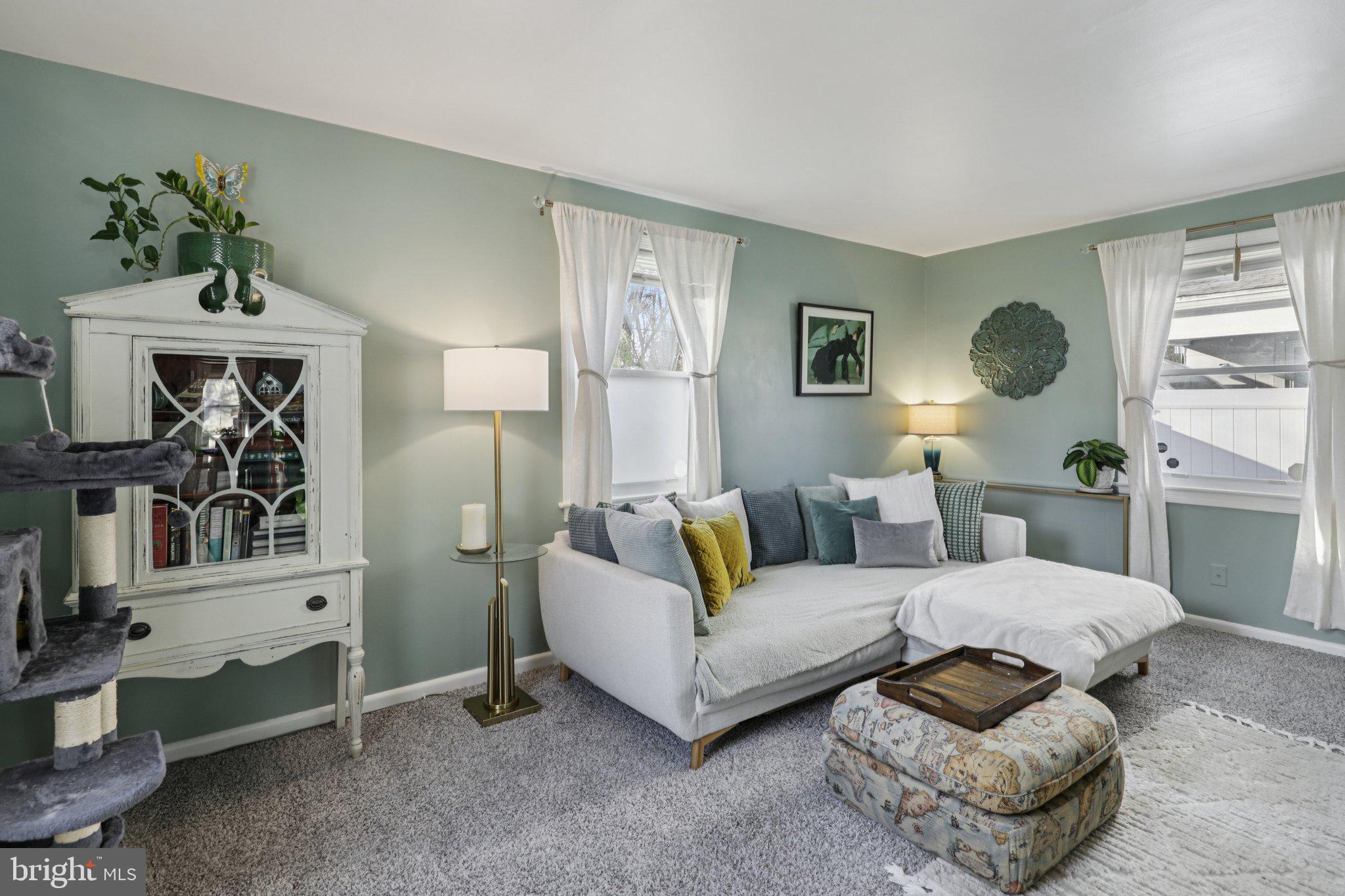 6501 Sligo Parkway Hyattsville, MD 20782 - Photo 6 of 25 a living room with furniture and a window