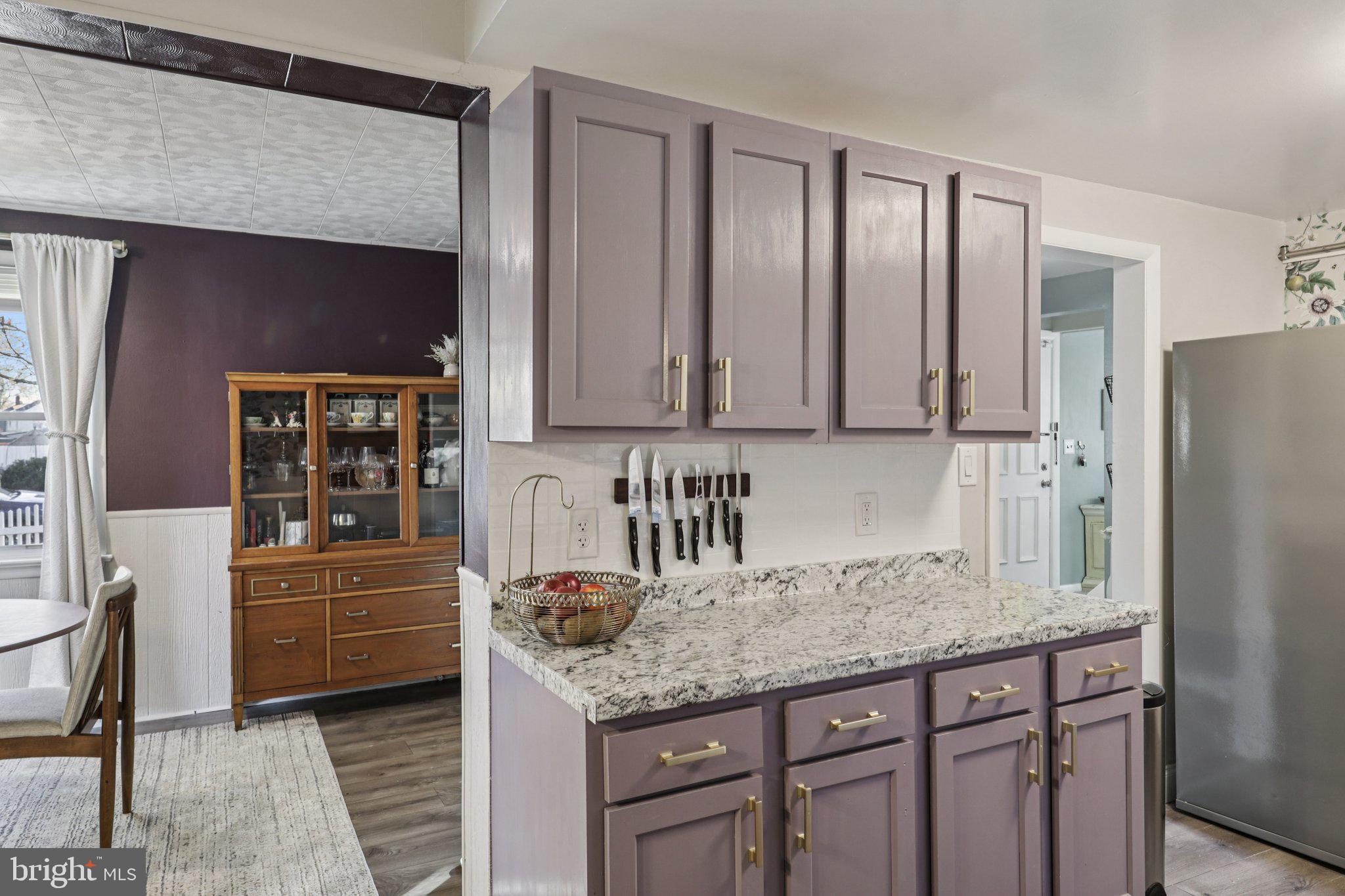6501 Sligo Parkway Hyattsville, MD 20782 - Photo 10 of 25 a kitchen with granite countertop a refrigerator and stove
