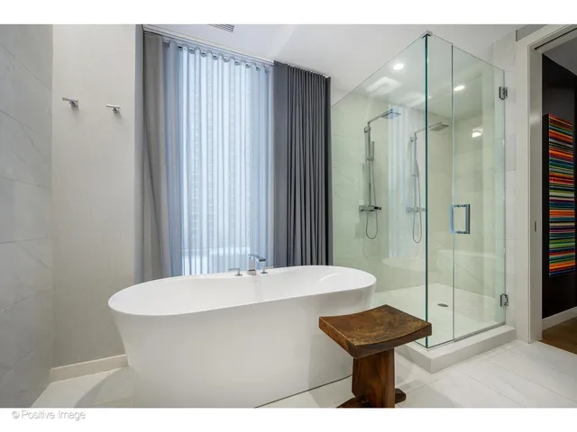 $1,675,000 | 56 West Huron Street, Unit 5, Chicago, IL 60654