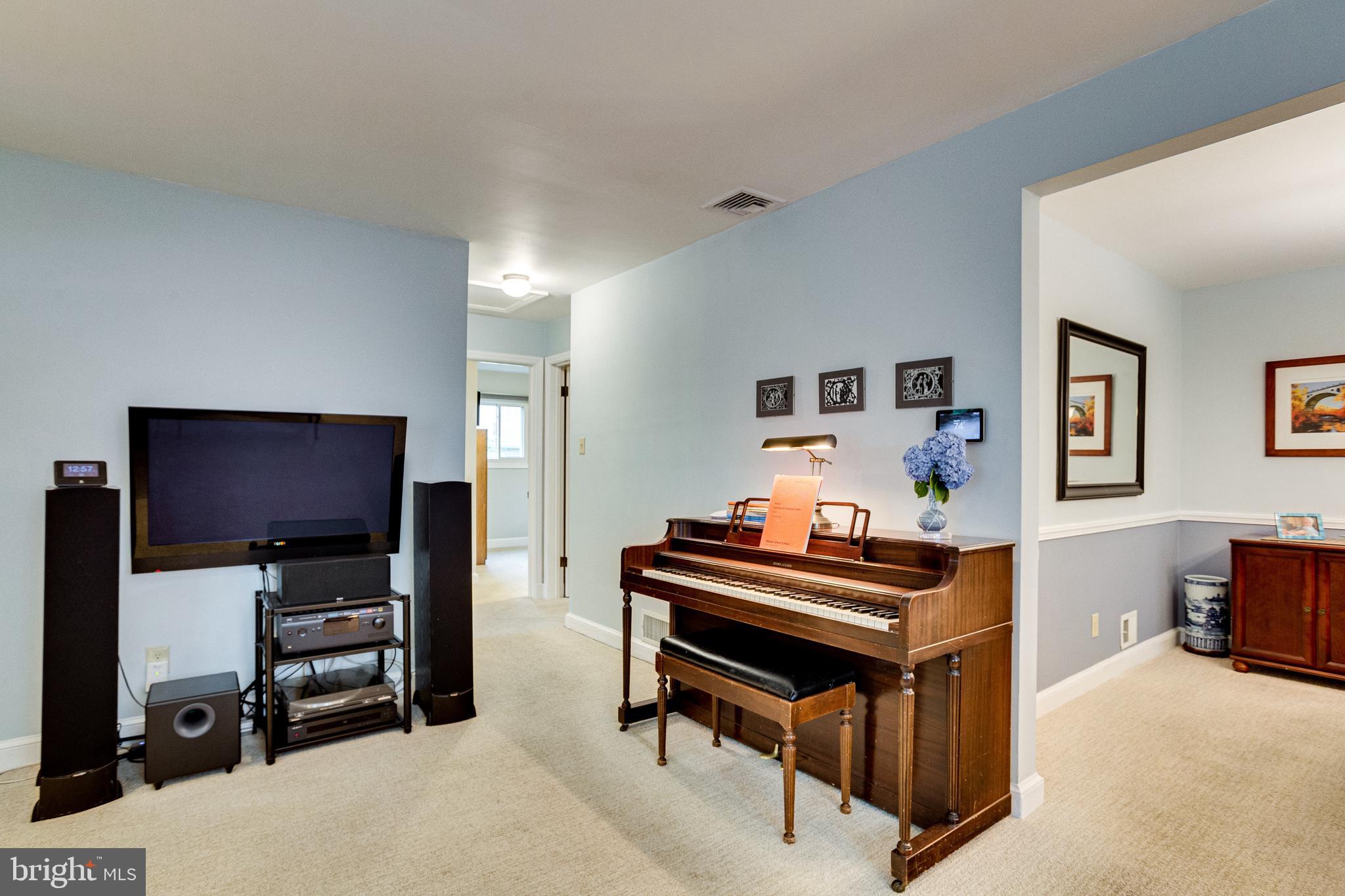 2204 Prichard Road Silver Spring, MD 20902 - Photo 7 of 29