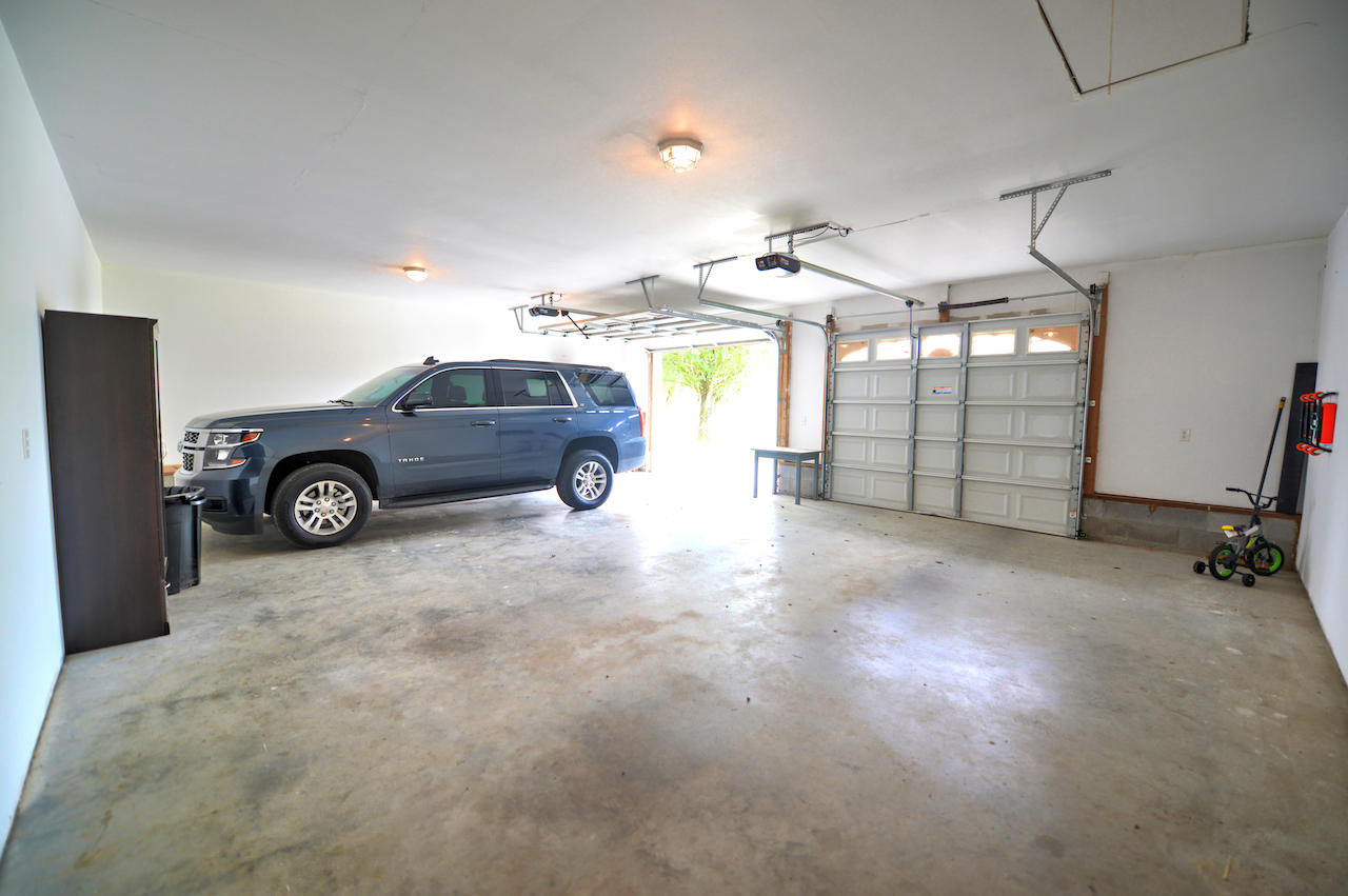 1421 New Bethel Road Dayton, TN 37321 - Photo 23 of 33 23-Garage 1_Photographic copy