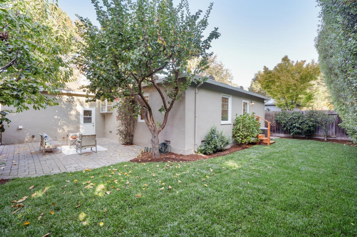 316 McKendry Drive Menlo Park, CA 94025 - Photo 19 of 21 a backyard of a house with seating space