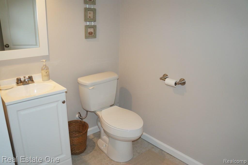 696 Baker Street Rochester, MI 48307 - Photo 18 of 22 DSC01306.jpg