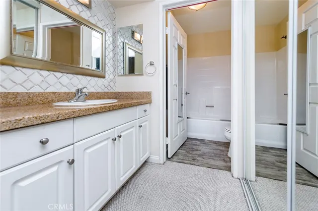 $415,000 | 5515 Canoga Avenue, Unit 305, Woodland Hills, CA 91367