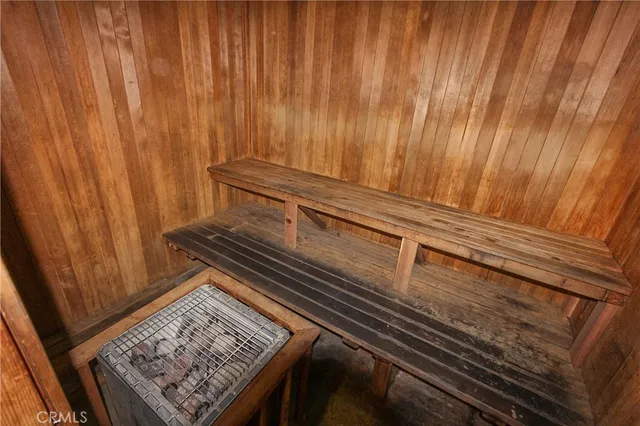 $415,000 | 5515 Canoga Avenue, Unit 305, Woodland Hills, CA 91367